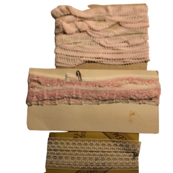 🛒 $10 Vintage Pink and White Lace Craft Trim 2598 - Picture 1 of 5